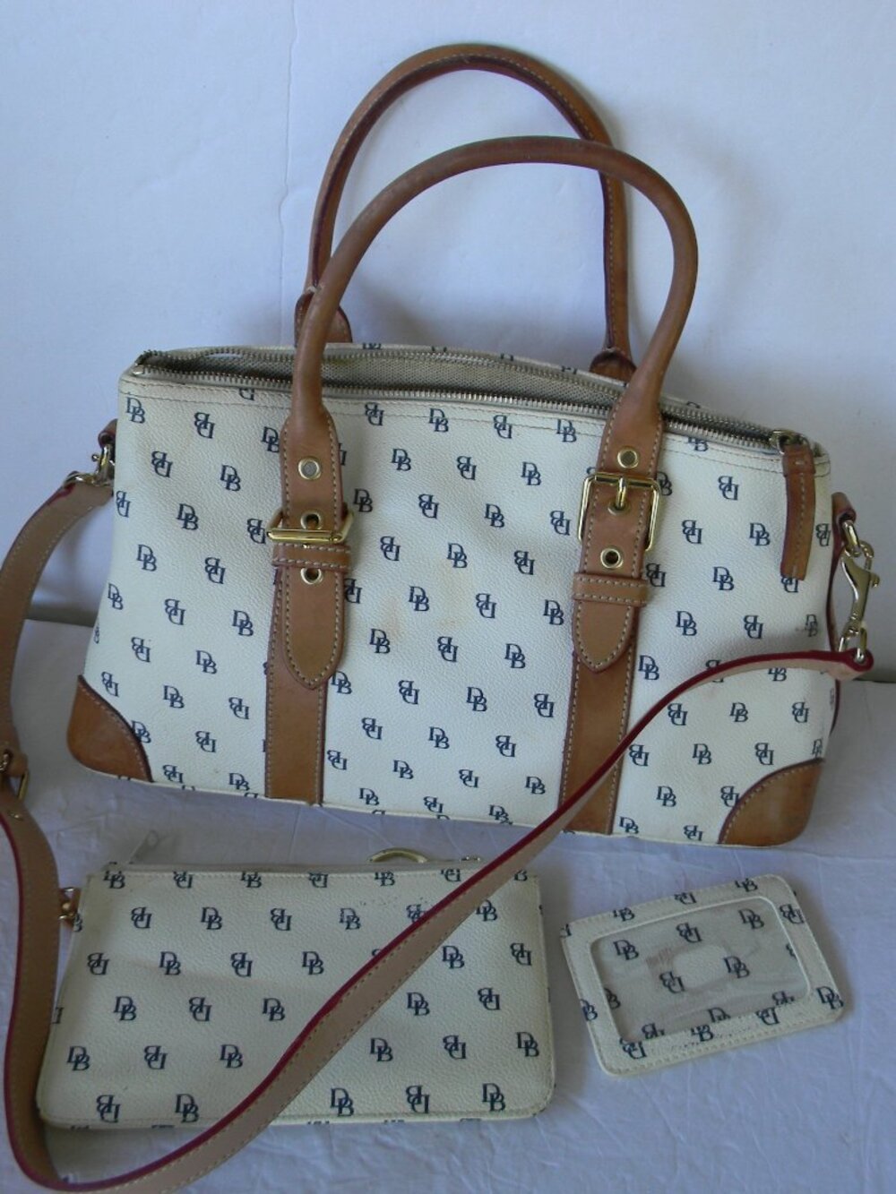DOONEY & BOURKE WHITE/BLUE LOGO SATCHEL W/WRISTLET & ID HOLDER CANVAS/LEATHER